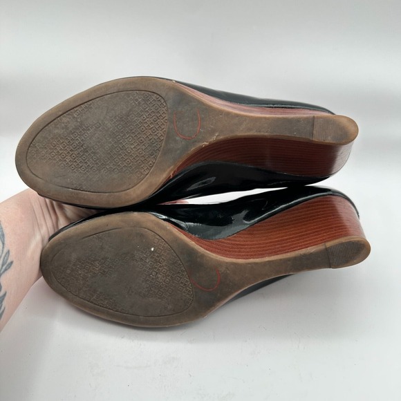 Tory Burch Lowell Wedge Heels Womens 7M Black Patent Leather Peep Toe Luxury CEO - Picture 8 of 10